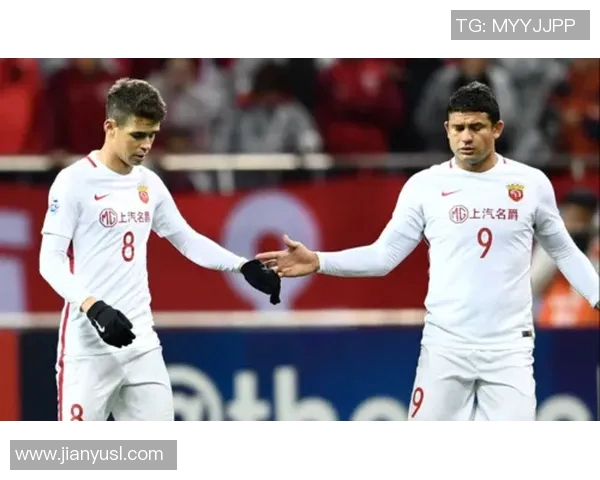 莫泰正式签约新疆足球明星助力球队冲击新赛季目标