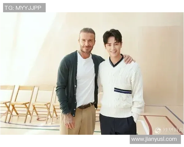 富豪与足球明星亲密合影展现奢华生活与运动精神的完美结合